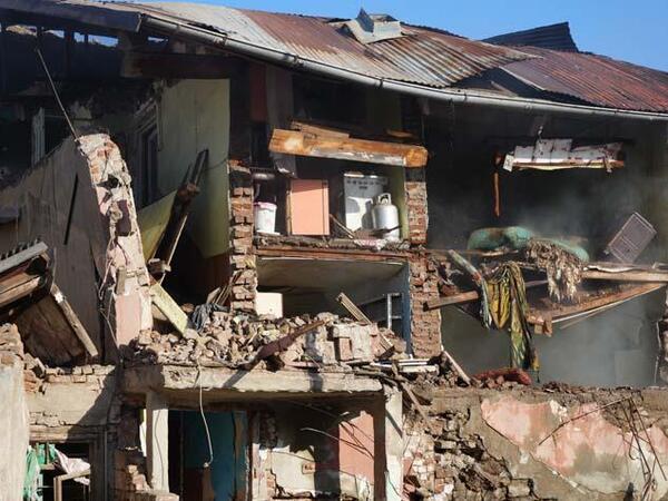 Türkiyədə partlayış: İki ev çökdü, xəsarət alan var - FOTO