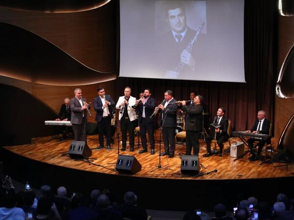 Tanınmış klarnet ifaçısı Əşrəf Əşrəfzadənin 85 illik yubileyinə həsr olunan gecə keçirilib - FOTO