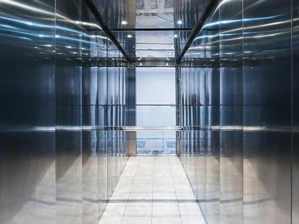 Liftlər niyə həmişə güzgülü olur? - səbəbi varmış