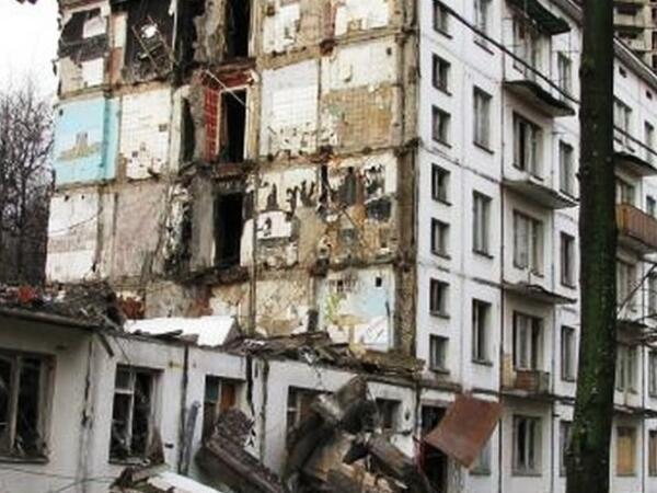 Bakıda qəzalı binalar təhlükə yaradır – Söküntü başlayır