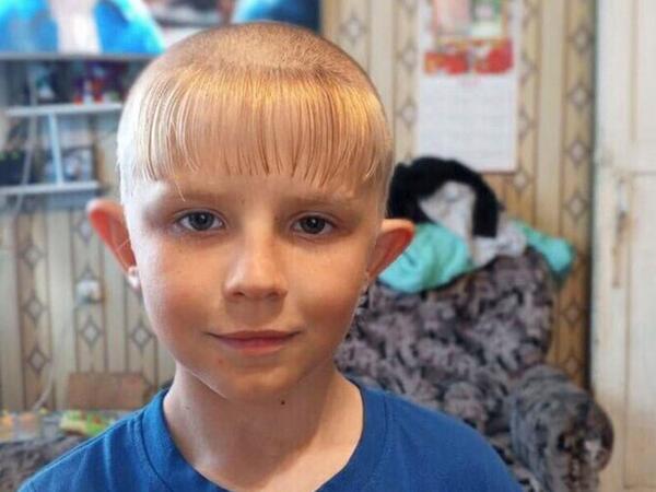 Rusiyada 2 gün axtarılan uşaq evdə divanın altında tapıldı