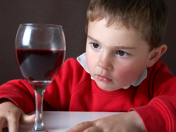 &quot;Uşaqlara “bir qurtum içki” icazəsi onların gələcəyini təhlükəyə atır&quot; - MÜSAHİBƏ