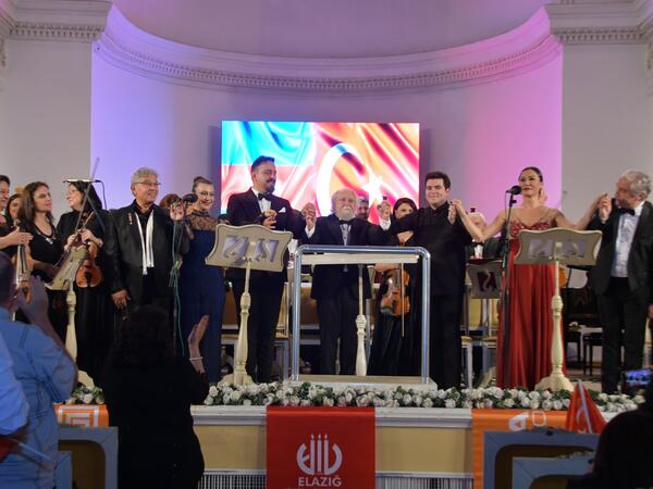 Filarmoniyada “Bir Millət, İki Dövlət” adlı möhtəşəm konsert proqramı baş tutub.- FOTO