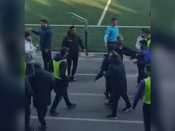 Ayxan Abbasovla Saşa İliç arasında qalmaqal - Meydandan qovuldular - <span class="color_red">VİDEO</span>