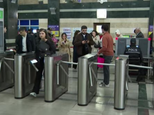 “NFC” ödəniş sistəmi ilə metrodan limitsiz pulsuz keçmək olur? - <span class="color_red">VİDEO</span>