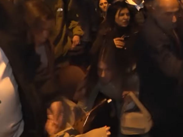 “Gör, qadınlar nə əziyyət çəkir!” - Avtobus zolaqları tıxac yaradır? - <span class="color_red">VİDEO</span>