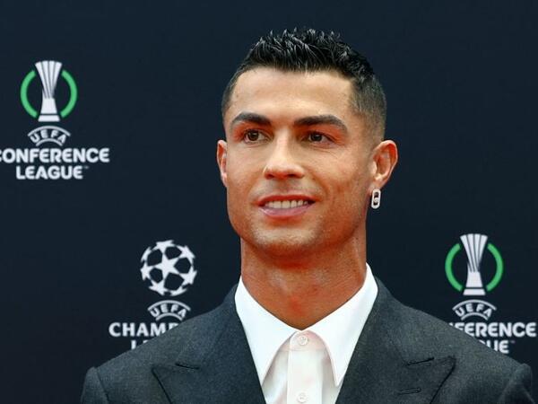 Ronaldo klub açır: Telefon, şəkil OLMAZ