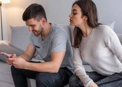 Pul verin başqasının &quot;Whatsapp&quot; yazışmalarını oxuyaq - Bakıda qəribə xidmət - FOTO