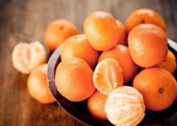 Sağlamlıq üçün “qızıl meyvə”: üç naringi günün vitamin normasını tamamlayır