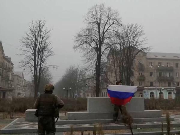 Ukraynanın şəhərində Rusiya bayrağı qaldırıldı - FOTO