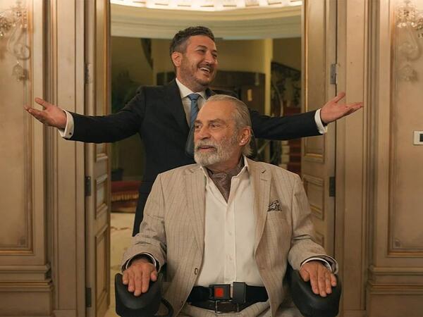 Yeni filmi 2 həftədə rekord qırdı - <span class="color_red">FOTO</span>