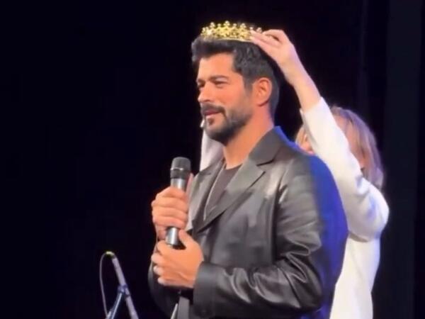 Burak Özçivit Rusiyada kral elan edildi