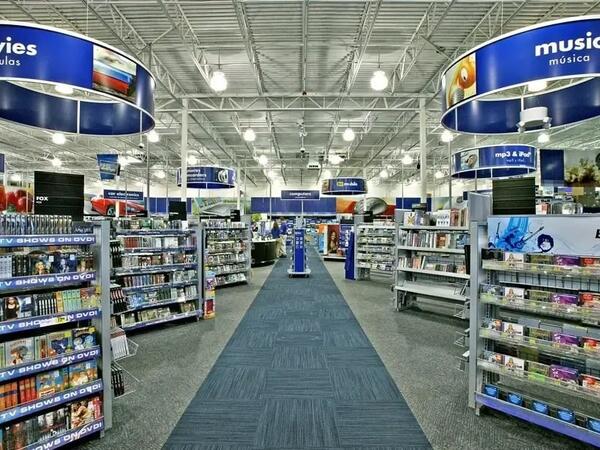 Bakıda məşhur mağazada ər arvadını bıçaqladı