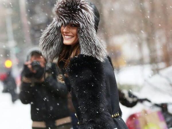Bu qış xanımlar üçün dəbdə olacaq baş geyimləri – Moda trendləri <span class="color_red">açıqlandı</span>
