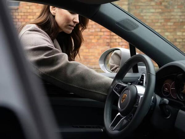 &quot;Porsche&quot;lər Rusiyada bloklandı