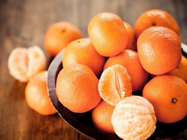 Sağlamlıq üçün “qızıl meyvə”: üç naringi günün vitamin normasını tamamlayır
