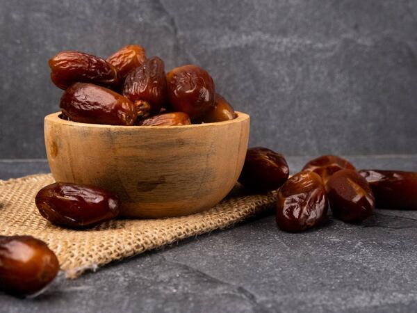 Kişmiş və qayısı deyil - ən güclü enerji mənbəyi xurmadır