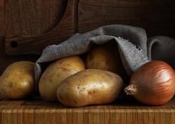 Soğanla kartofu eyni yerdə saxlamayın - Diqqət!