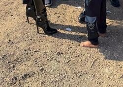 Ayağında 80 minlik çəkmə ilə ayaqyalın uşaqları ziyarət etdi - <span class="color_red">FOTO</span>