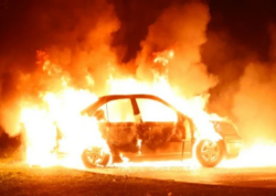 Bakıda avtomobil sürücüsü ilə birgə yandı