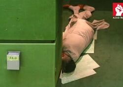 İran parlamentindən daha bir skandal görüntü - FOTO