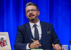 Özündən 16 yaş kiçik fenomenlə sevgilidir - FOTO