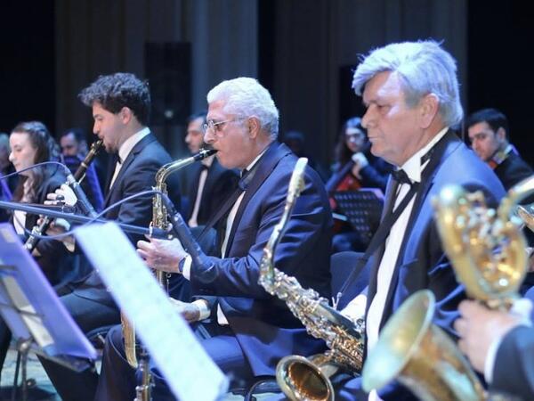 Rəşid Behbudov adına Mahnı Teatrının Estrada Simfonik Orkestri Sumqayıtda  qastrol konserti ilə çıxış edib – FOTO