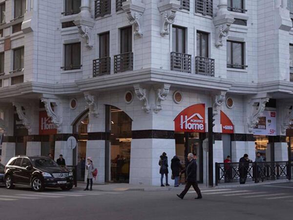 &quot;Kontakt home&quot;da cinayət - Arvad qaçdı, əri əlində bıçaqla qovdu