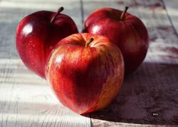 Bəzi meyvələrin parıldama səbəbi bilindi - Üstünə görün nə çəkirlərmiş