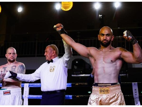 Azərbaycanlı boksçu rəqibini 12 saniyəyə iki zərbə ilə nokaut etdi - VİDEO - FOTO