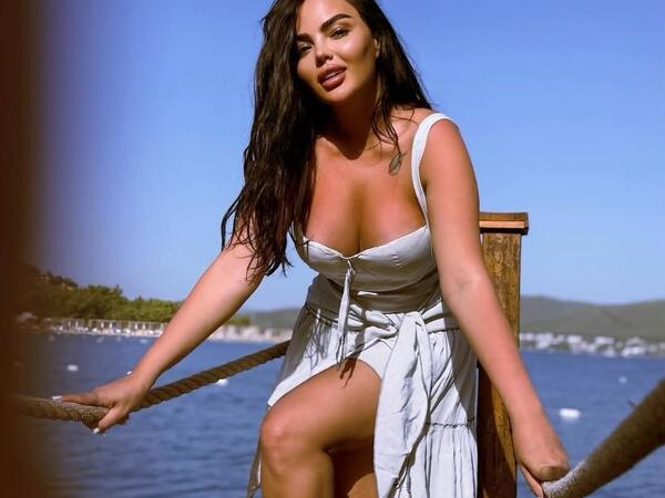 Azərbaycanlı müğənni Dubaydakı biznesindən DANIŞDI