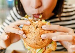 Çox yeyənlər niyə gec doyur? - Səbəb açıqlandı