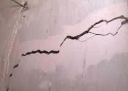 Bakıda binada təhlükəli vəziyyət - Sakinlər qorxu içində yaşayır - VİDEO