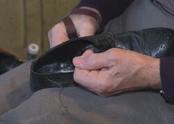 13 min avroluq ayaqqabını qızdan çəkinib təmirə götürmədim - <span class="color_red">VİDEO</span>