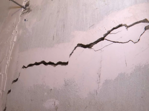 Bakıda binada təhlükəli vəziyyət - Sakinlər qorxu içində yaşayır - VİDEO