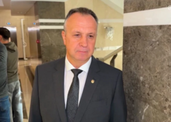 Səhiyyə naziri avtomobildən danışarkən kövrəldi - VİDEO