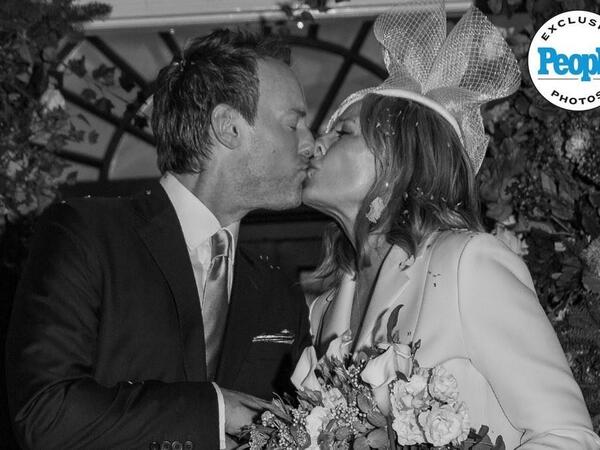 Məşhur aktrisa özündən 14 yaş kiçik şəxsə ƏRƏ GETDİ: <span class="color_red">4-cü dəfə - FOTO</span>