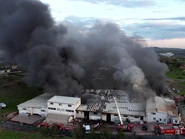Türkiyədə fabrikdə güclü yanğın - <span class="color_red">VİDEO</span>
