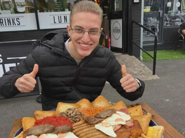 36 dəqiqəyə iki kilo ət yedi, xəstəxanaya yerləşdirildi - FOTO