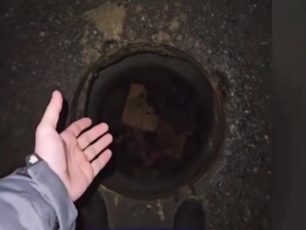 Bu yolda ehtiyatlı olun &quot;lyuka&quot; düşə bilərsiniz - <span class="color_red">VİDEO</span>