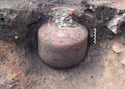 Ev deyil, gizli bank imiş: Arxeoloji qazıntılarda 90 kilo sikkə tapıldı - <span class="color_red">FOTO</span>