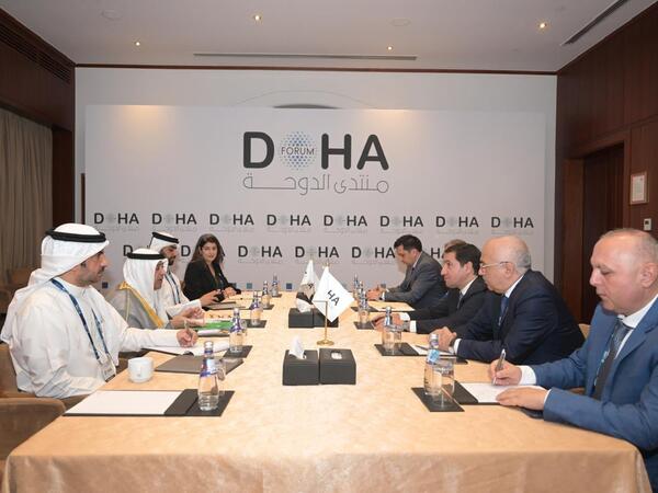 Hikmət Hacıyev Körfəz Əməkdaşlıq Şurasının rəhbəri ilə görüşüb