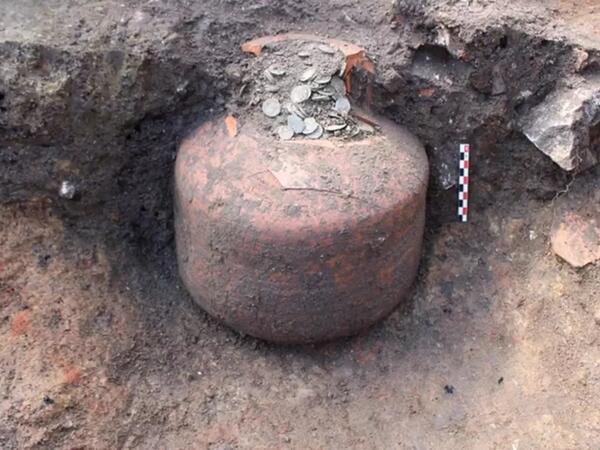 Ev deyil, gizli bank imiş: Arxeoloji qazıntılarda 90 kilo sikkə tapıldı - <span class="color_red">FOTO</span>