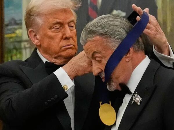 Tramp Hollivud ulduzlarını təltif etdi - <span class="color_red">FOTO</span>