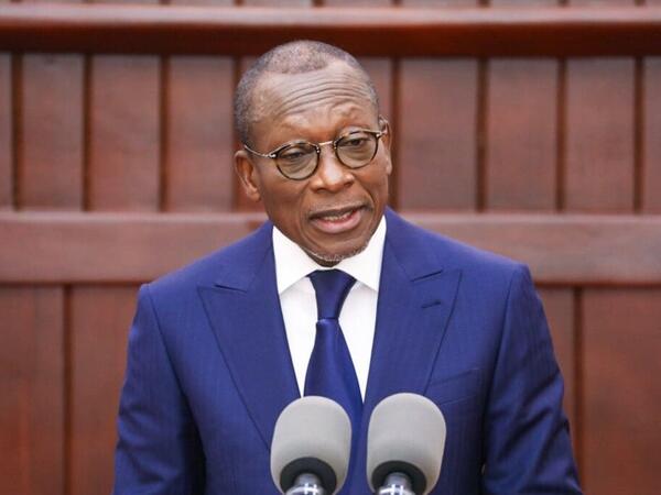 Benində bir qrup hərbçi hakimiyyəti ələ keçirdiyini elan etdi