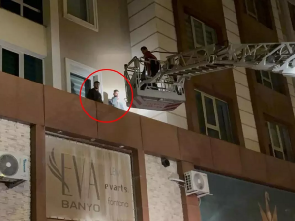 Pəncərədən çarşafla enərkən görən onları oğru sandı, sən demə onlar... - <span class="color_red">FOTOlar</span>