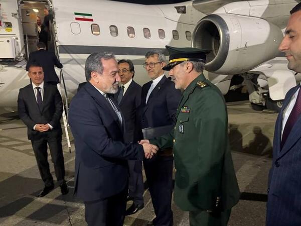 İran xarici işlər naziri Azərbaycana səfərə gəlib - YENİLƏNİB