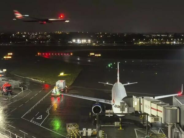 London hava limanında qarşıdurma - <span class="color_red">yaralılar var</span>