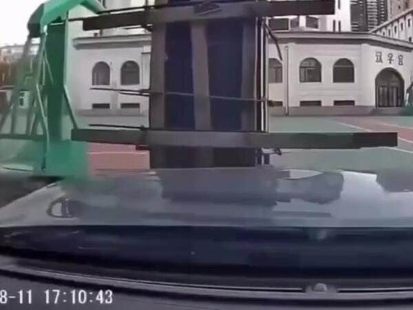 Sürücü təzminat ödəməmək üçün vurduğu piyadanı öldürdü - <span class="color_red">ANBAAN VİDEO</span>