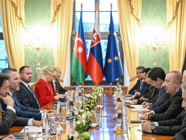 Bratislavada İlham Əliyevin Slovakiya Prezidenti ilə geniş tərkibdə görüşü olub - <span class="color_red">FOTO</span>